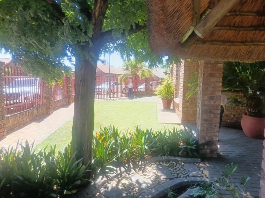 3 Bedroom Property for Sale in Roylglen Gardens Northern Cape